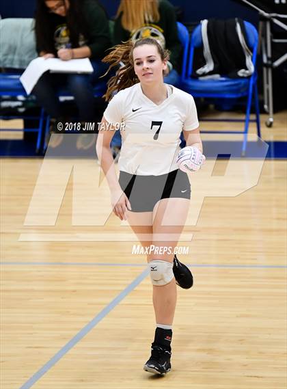 Thumbnail 2 in Moody vs. Lindsay (UIL 2A Regional Semifinal) photogallery.