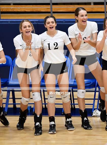 Thumbnail 3 in Moody vs. Lindsay (UIL 2A Regional Semifinal) photogallery.
