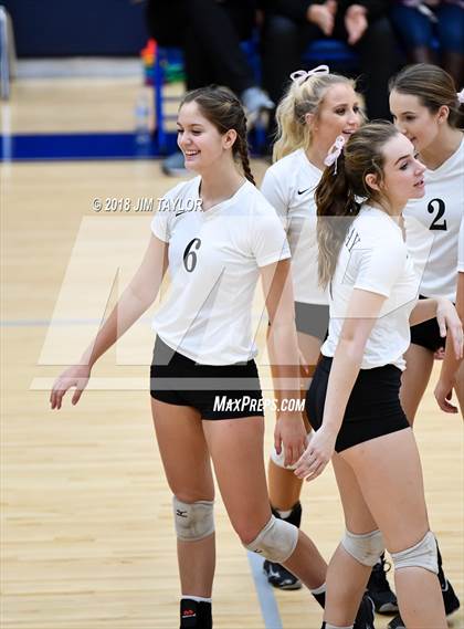 Thumbnail 1 in Moody vs. Lindsay (UIL 2A Regional Semifinal) photogallery.