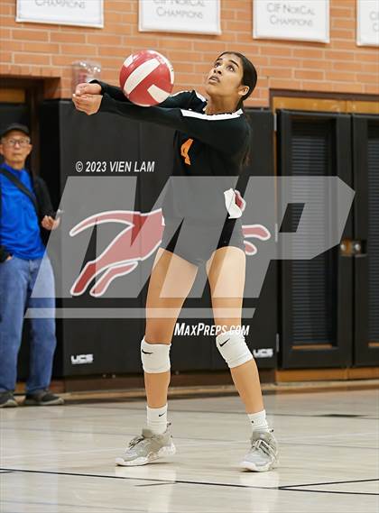 Thumbnail 3 in Washington vs Carondelet (CIF NCS Division 2 Round 1) photogallery.