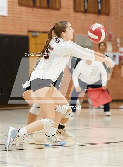 Thumbnail 3 in Washington vs Carondelet (CIF NCS Division 2 Round 1) photogallery.