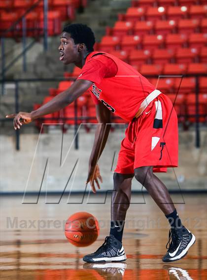 Thumbnail 2 in Nolan Catholic vs. Trinity (DFW Basketball Challenge) photogallery.