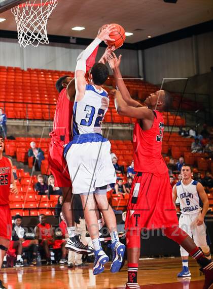 Thumbnail 1 in Nolan Catholic vs. Trinity (DFW Basketball Challenge) photogallery.