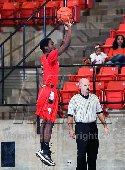 Thumbnail 2 in Nolan Catholic vs. Trinity (DFW Basketball Challenge) photogallery.