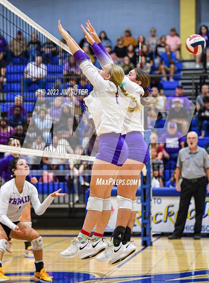 Thumbnail 3 in Thrall vs Weimar (UIL 2A Region IV Regional Quarterfinal) photogallery.