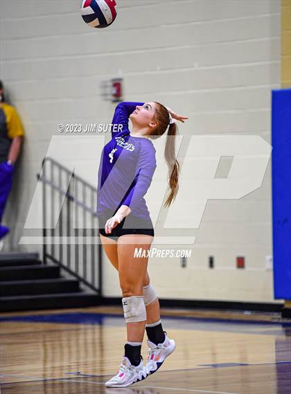 Thumbnail 3 in Thrall vs Weimar (UIL 2A Region IV Regional Quarterfinal) photogallery.