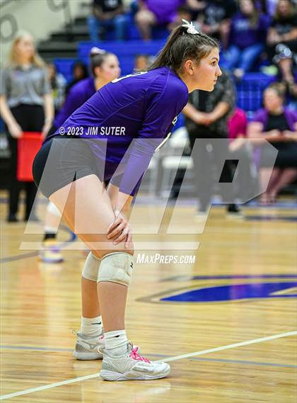 Thumbnail 1 in Thrall vs Weimar (UIL 2A Region IV Regional Quarterfinal) photogallery.