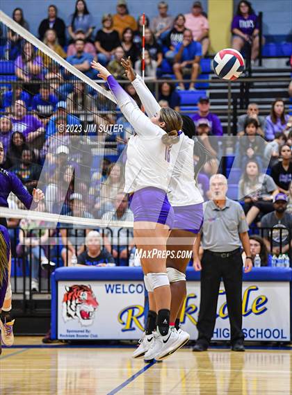 Thumbnail 3 in Thrall vs Weimar (UIL 2A Region IV Regional Quarterfinal) photogallery.