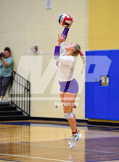 Thumbnail 1 in Thrall vs Weimar (UIL 2A Region IV Regional Quarterfinal) photogallery.