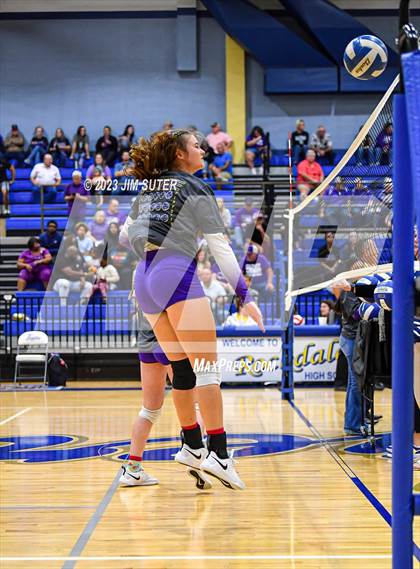 Thumbnail 1 in Thrall vs Weimar (UIL 2A Region IV Regional Quarterfinal) photogallery.