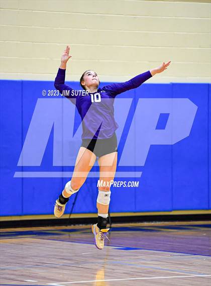 Thumbnail 1 in Thrall vs Weimar (UIL 2A Region IV Regional Quarterfinal) photogallery.
