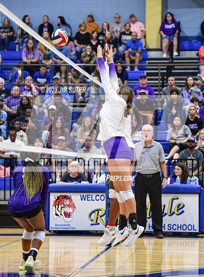 Thumbnail 2 in Thrall vs Weimar (UIL 2A Region IV Regional Quarterfinal) photogallery.