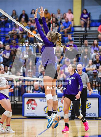 Thumbnail 2 in Thrall vs Weimar (UIL 2A Region IV Regional Quarterfinal) photogallery.