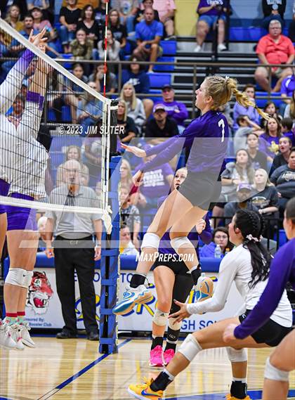 Thumbnail 2 in Thrall vs Weimar (UIL 2A Region IV Regional Quarterfinal) photogallery.