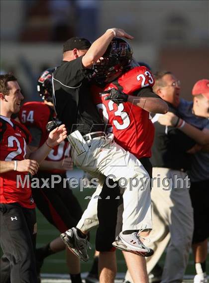 Thumbnail 3 in Cedar Park vs. Lake Travis (4A Region 4 Quarterfinals) photogallery.