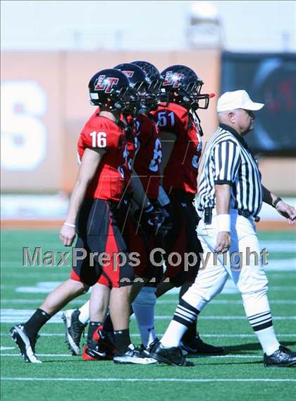 Thumbnail 3 in Cedar Park vs. Lake Travis (4A Region 4 Quarterfinals) photogallery.