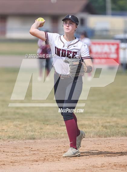 Thumbnail 3 in Independence vs Davenport West (West Delaware Invitational) photogallery.