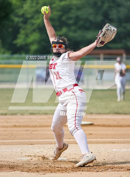 Thumbnail 1 in Independence vs Davenport West (West Delaware Invitational) photogallery.