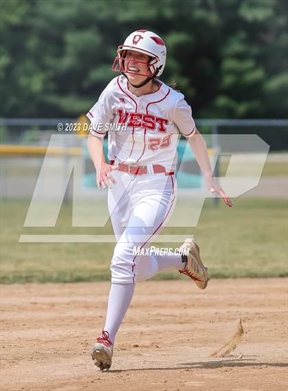 Thumbnail 2 in Independence vs Davenport West (West Delaware Invitational) photogallery.