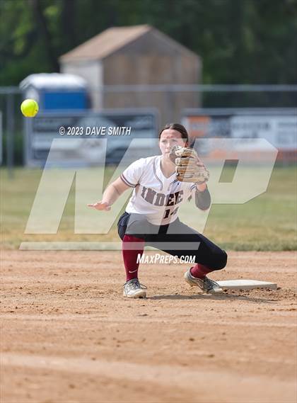Thumbnail 2 in Independence vs Davenport West (West Delaware Invitational) photogallery.
