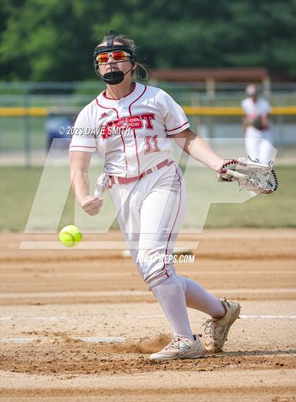 Thumbnail 2 in Independence vs Davenport West (West Delaware Invitational) photogallery.
