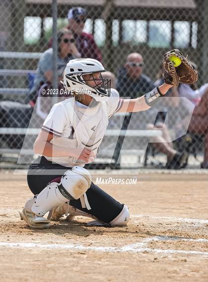 Thumbnail 2 in Independence vs Davenport West (West Delaware Invitational) photogallery.