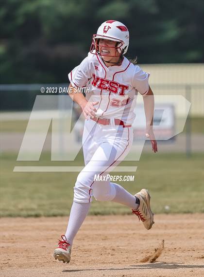 Thumbnail 3 in Independence vs Davenport West (West Delaware Invitational) photogallery.