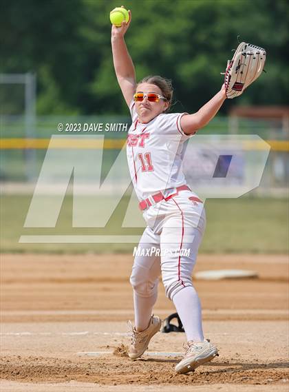 Thumbnail 3 in Independence vs Davenport West (West Delaware Invitational) photogallery.
