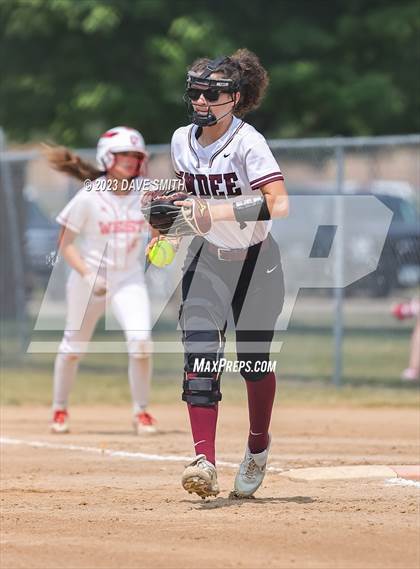 Thumbnail 2 in Independence vs Davenport West (West Delaware Invitational) photogallery.