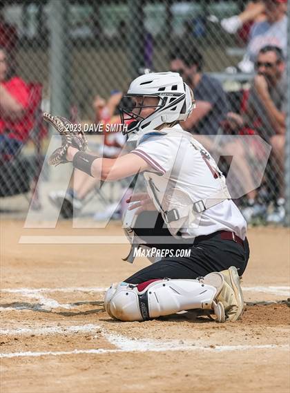 Thumbnail 1 in Independence vs Davenport West (West Delaware Invitational) photogallery.