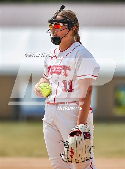 Thumbnail 2 in Independence vs Davenport West (West Delaware Invitational) photogallery.