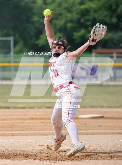 Thumbnail 2 in Independence vs Davenport West (West Delaware Invitational) photogallery.