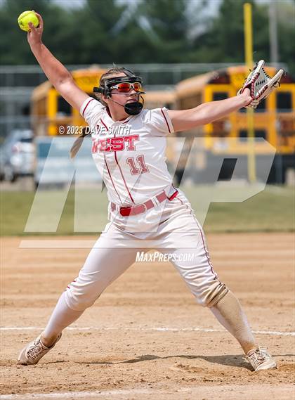 Thumbnail 2 in Independence vs Davenport West (West Delaware Invitational) photogallery.