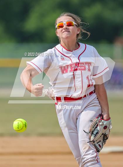 Thumbnail 1 in Independence vs Davenport West (West Delaware Invitational) photogallery.