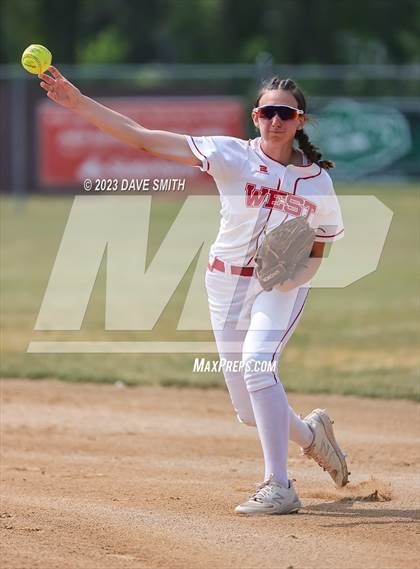 Thumbnail 1 in Independence vs Davenport West (West Delaware Invitational) photogallery.