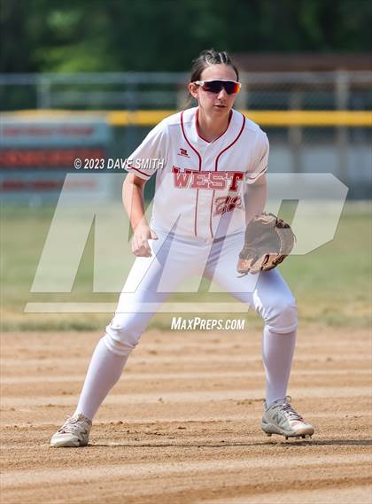 Thumbnail 1 in Independence vs Davenport West (West Delaware Invitational) photogallery.