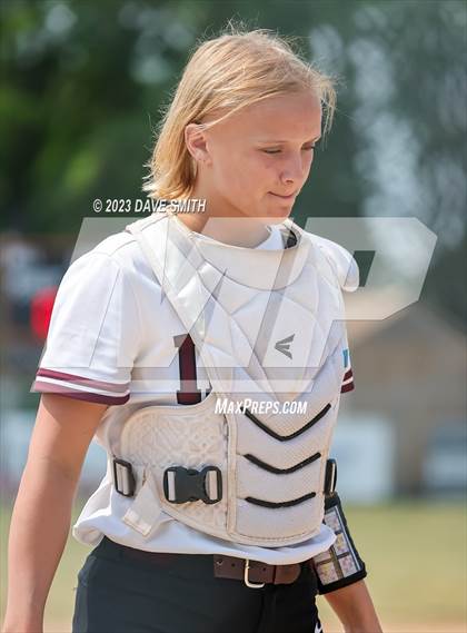 Thumbnail 2 in Independence vs Davenport West (West Delaware Invitational) photogallery.