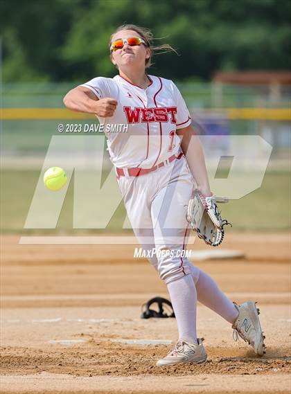 Thumbnail 2 in Independence vs Davenport West (West Delaware Invitational) photogallery.