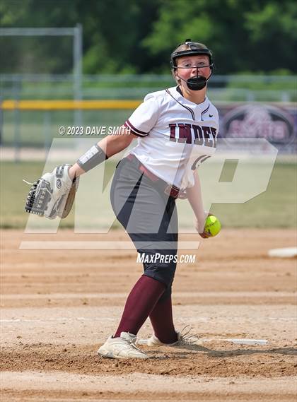 Thumbnail 1 in Independence vs Davenport West (West Delaware Invitational) photogallery.