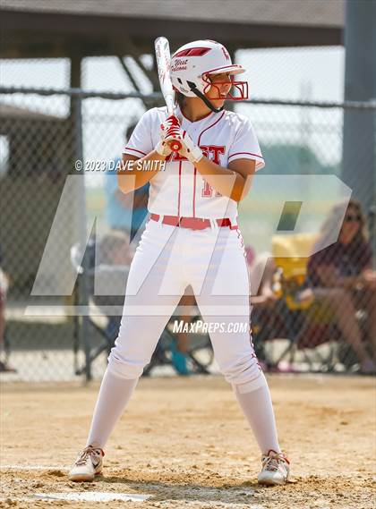 Thumbnail 1 in Independence vs Davenport West (West Delaware Invitational) photogallery.