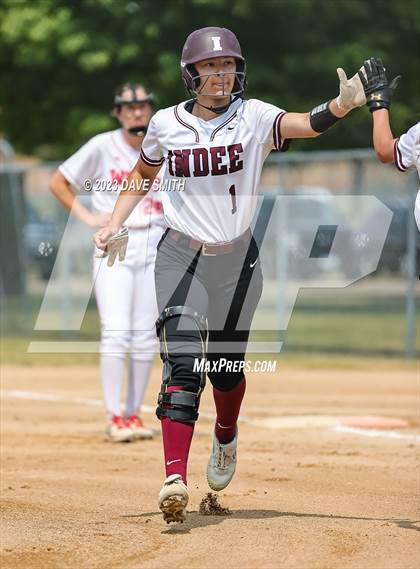Thumbnail 3 in Independence vs Davenport West (West Delaware Invitational) photogallery.