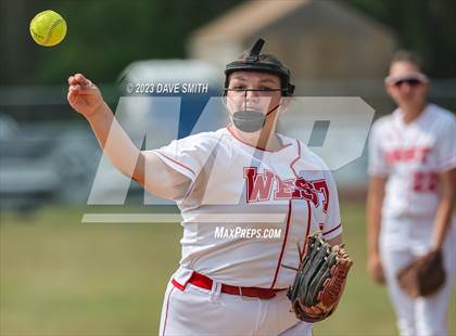 Thumbnail 2 in Independence vs Davenport West (West Delaware Invitational) photogallery.