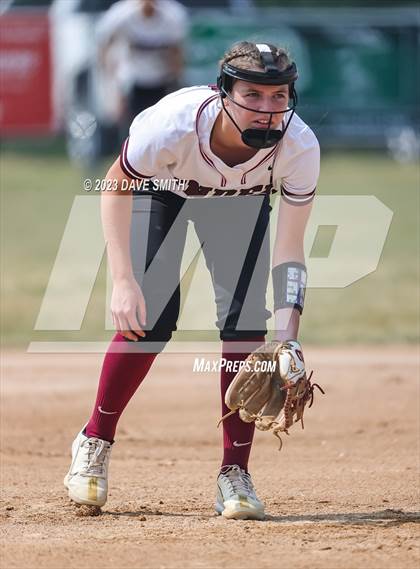Thumbnail 3 in Independence vs Davenport West (West Delaware Invitational) photogallery.