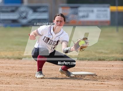 Thumbnail 3 in Independence vs Davenport West (West Delaware Invitational) photogallery.