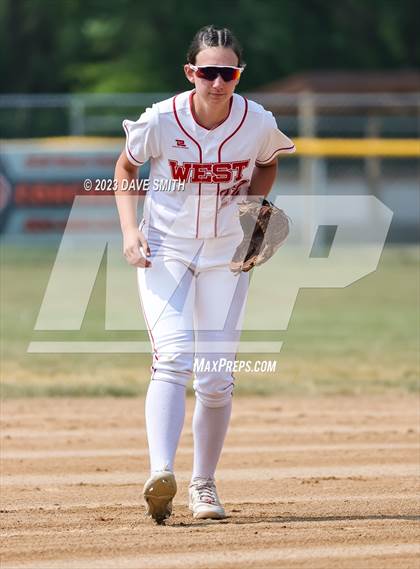 Thumbnail 3 in Independence vs Davenport West (West Delaware Invitational) photogallery.