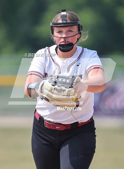 Thumbnail 1 in Independence vs Davenport West (West Delaware Invitational) photogallery.