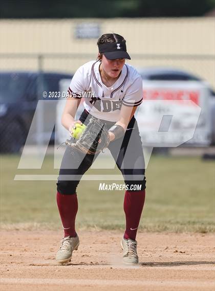 Thumbnail 3 in Independence vs Davenport West (West Delaware Invitational) photogallery.