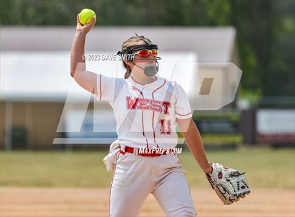 Thumbnail 2 in Independence vs Davenport West (West Delaware Invitational) photogallery.