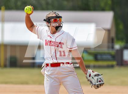 Thumbnail 1 in Independence vs Davenport West (West Delaware Invitational) photogallery.