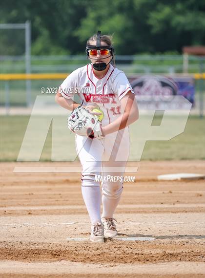 Thumbnail 2 in Independence vs Davenport West (West Delaware Invitational) photogallery.